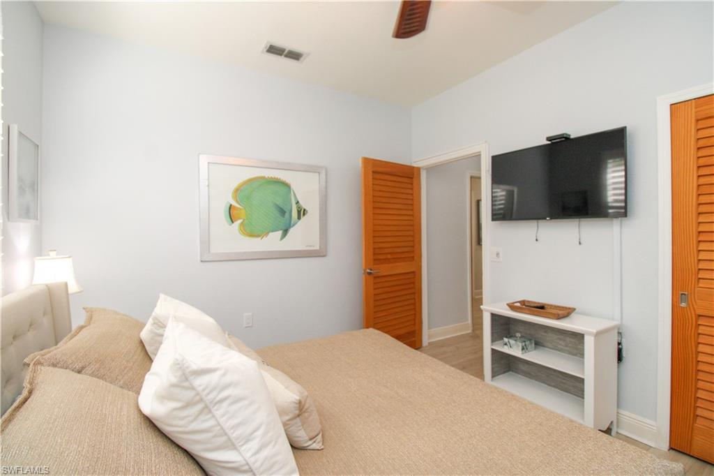 4853 Hampshire Ct 107 Property Photo 11