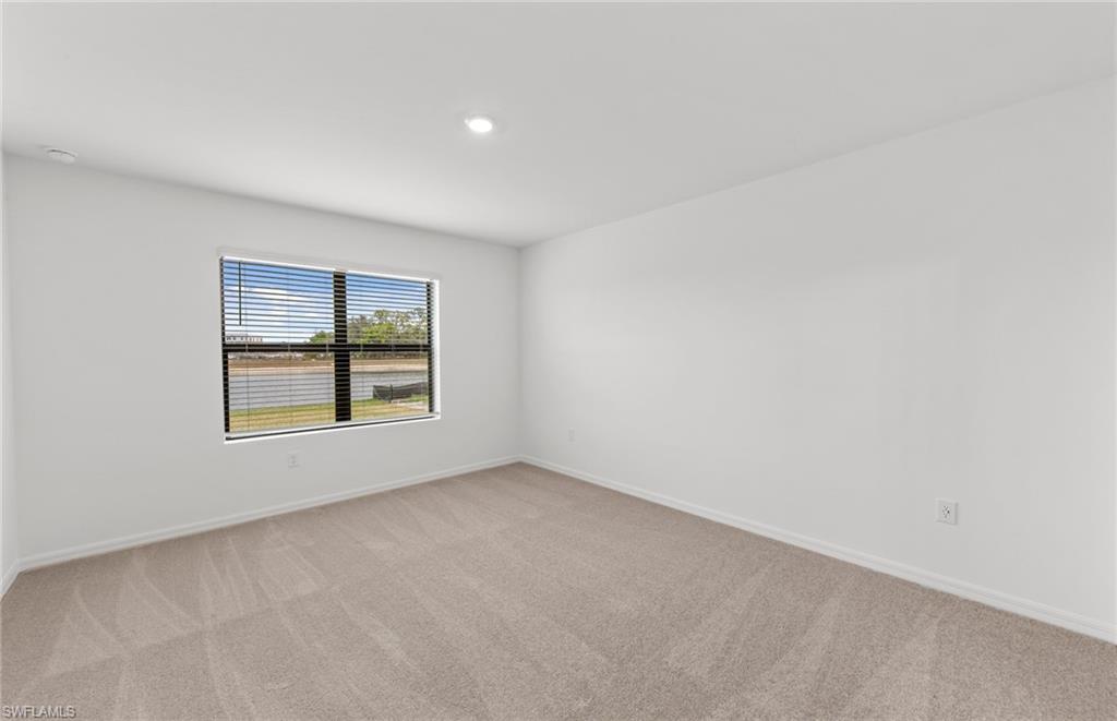 624 Oasis Lake Pl Property Photo 4