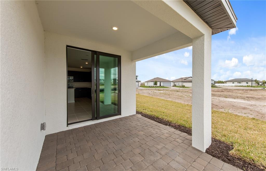 624 Oasis Lake Pl Property Photo 8