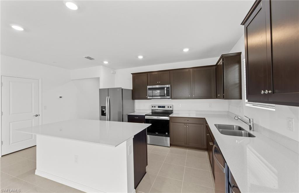 624 Oasis Lake Pl Property Photo 10