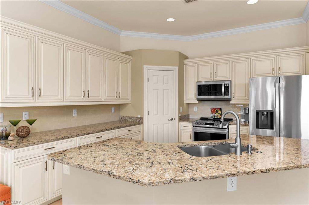 6718 Crowned Eagle Ln Property Photo 7