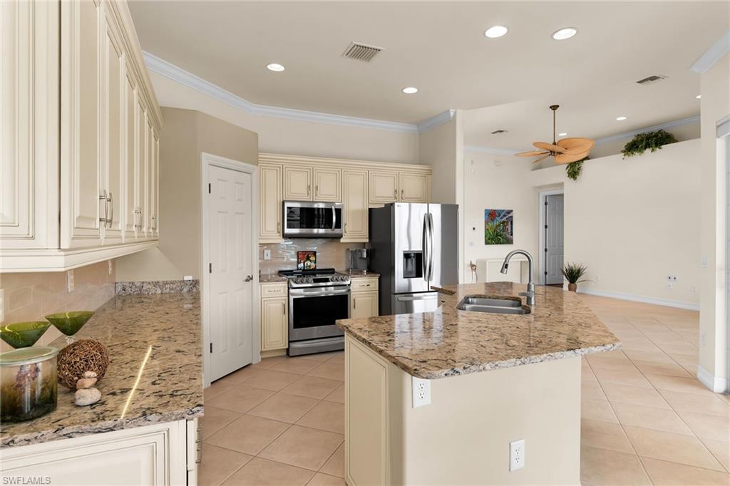 6718 Crowned Eagle Ln Property Photo 8