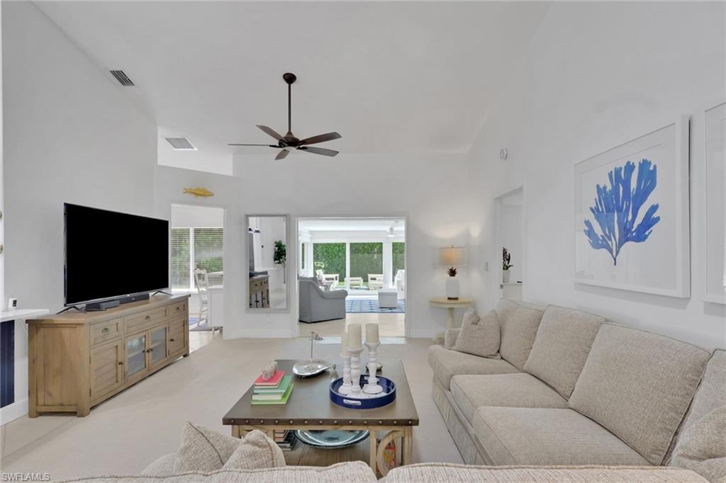 437 Fox Den Cir Property Photo 3