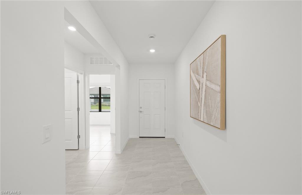 612 Oasis Lake Pl Property Photo 4
