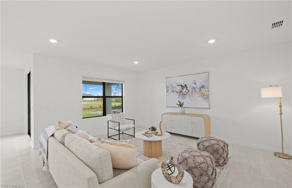 612 Oasis Lake Pl Property Photo 8