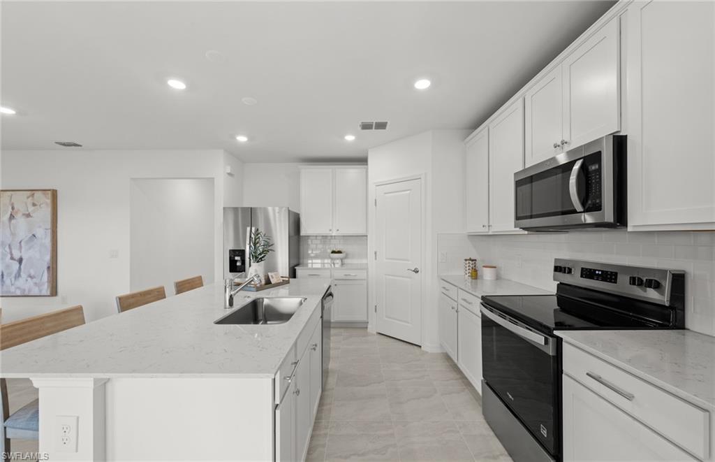 612 Oasis Lake Pl Property Photo 14