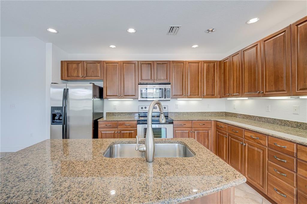 5060 Annunciation Cir 6204 Property Photo 8