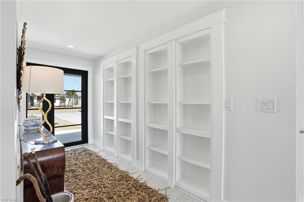 120 Albatross St Property Photo 7