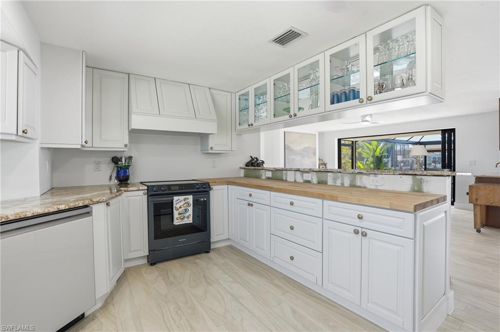 120 Albatross St Property Photo 16