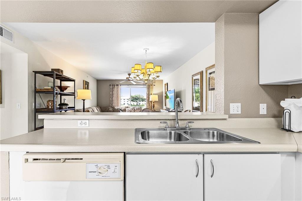 8274 Key Royal Cir 1022 Property Photo 7