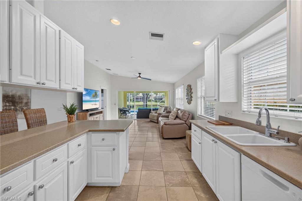 15413 Orlanda Dr Property Photo 4
