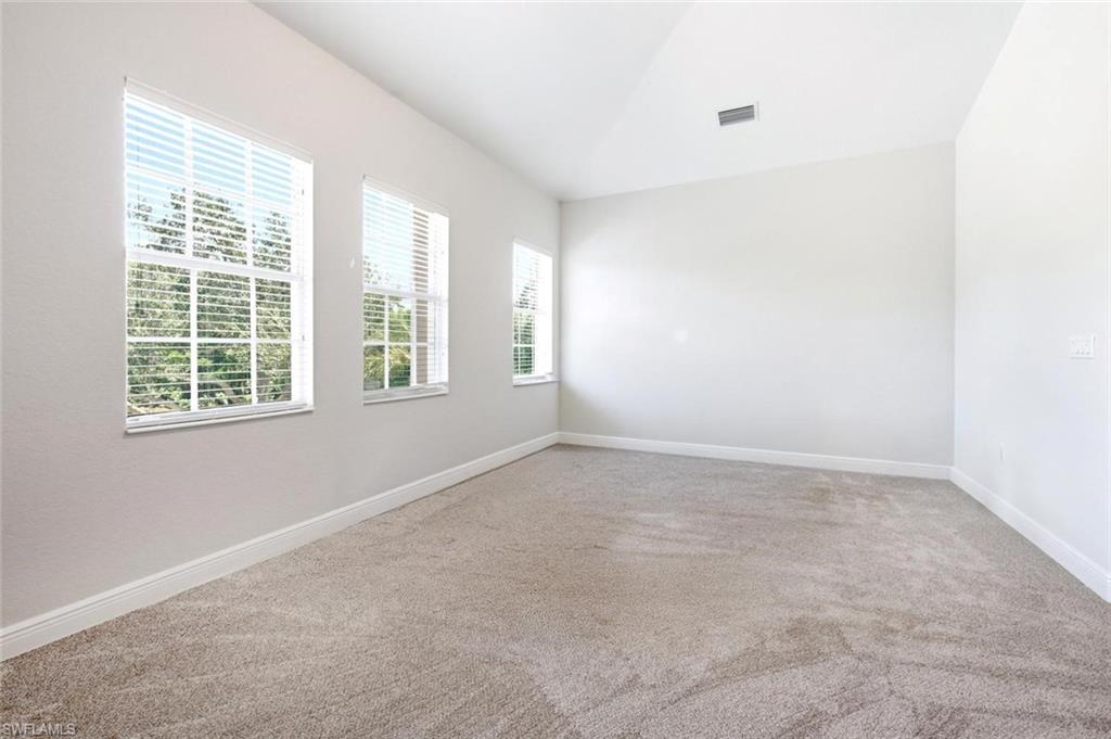 7877 Hawthorne Dr 104 Property Photo 7