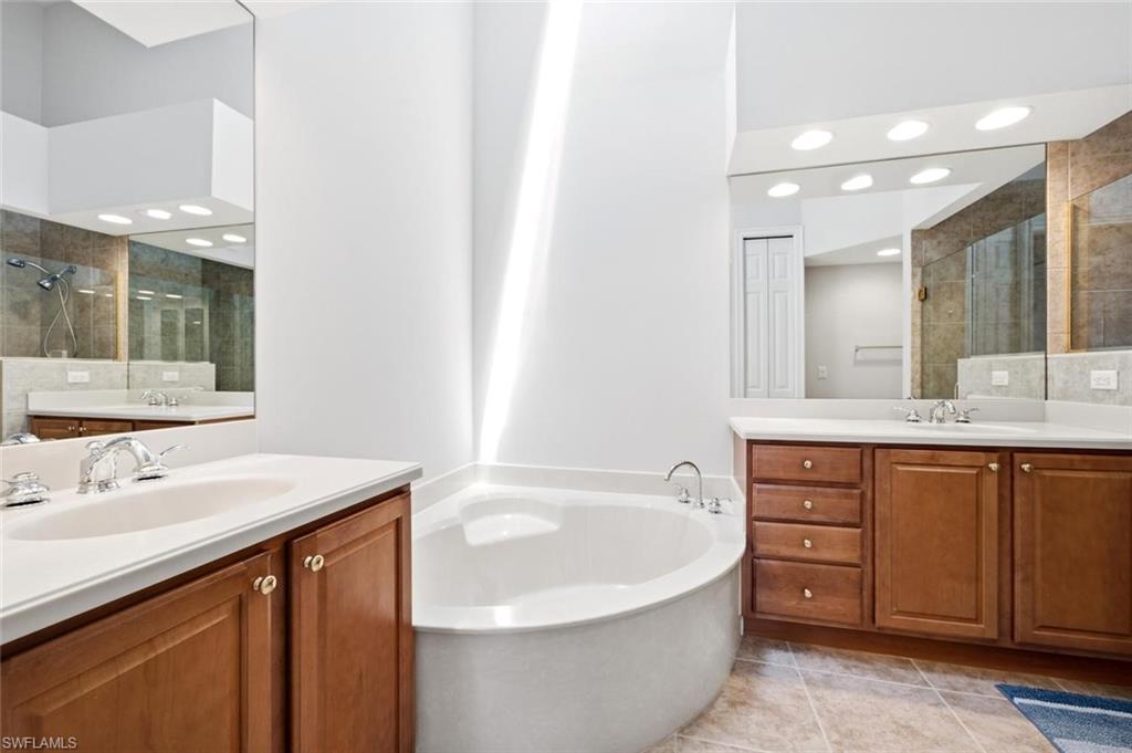 7877 Hawthorne Dr 104 Property Photo 24