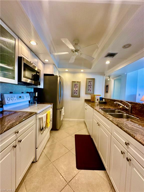 555 Park Shore Dr B403 Property Photo 5
