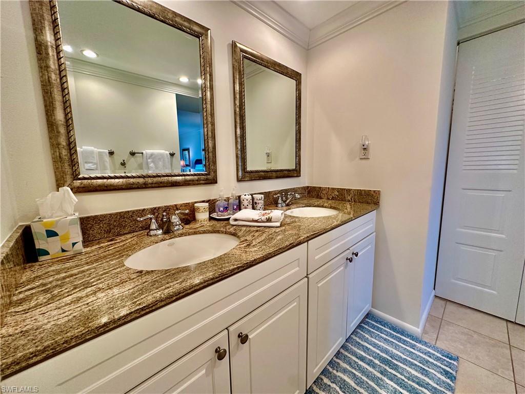 555 Park Shore Dr B403 Property Photo 24