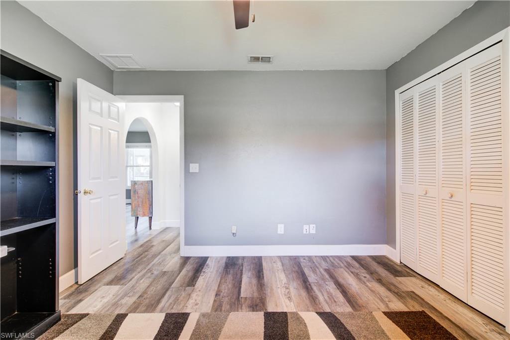 423 39th Ter Property Photo 19