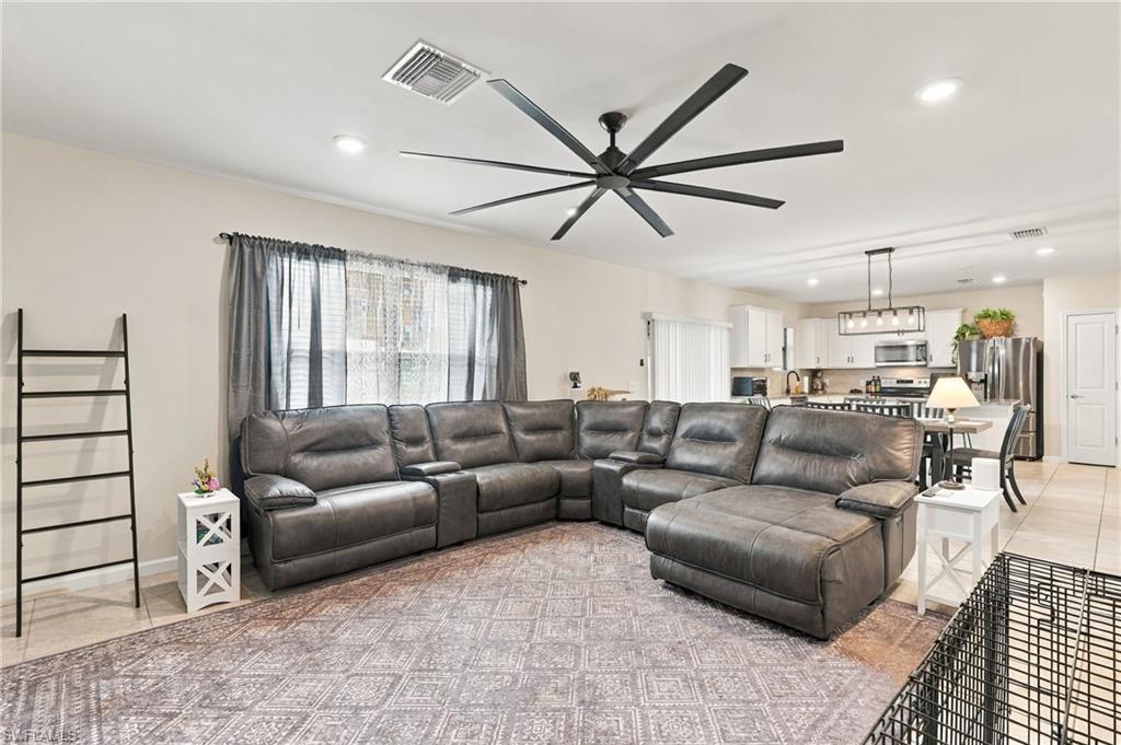 16036 Enclaves Cove Dr Property Photo 2