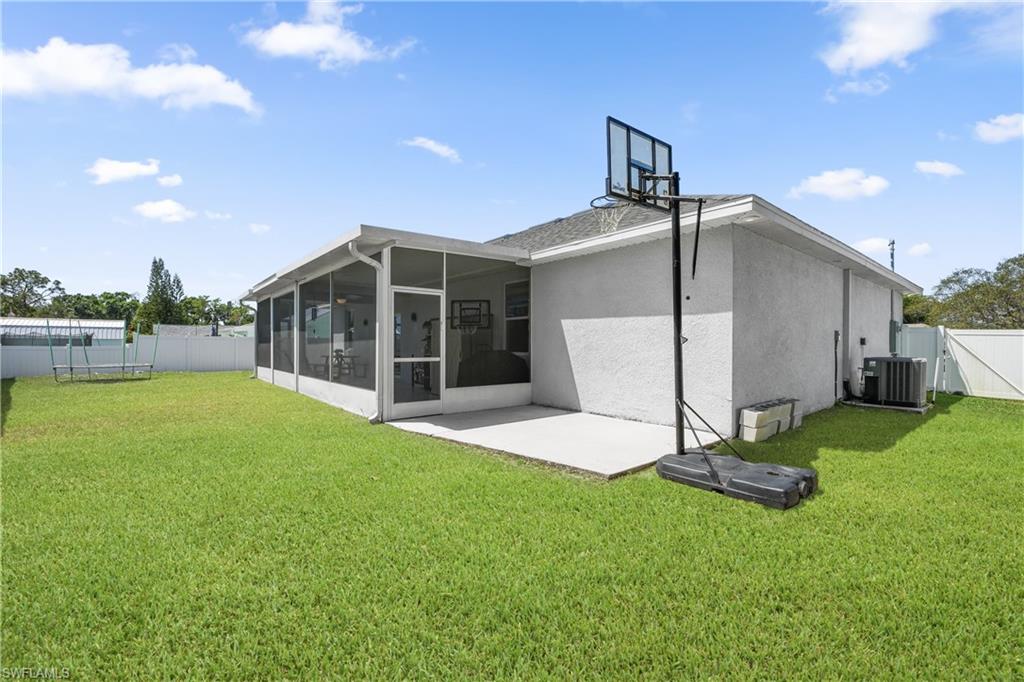 27257 Pinecrest Ln Property Photo 3