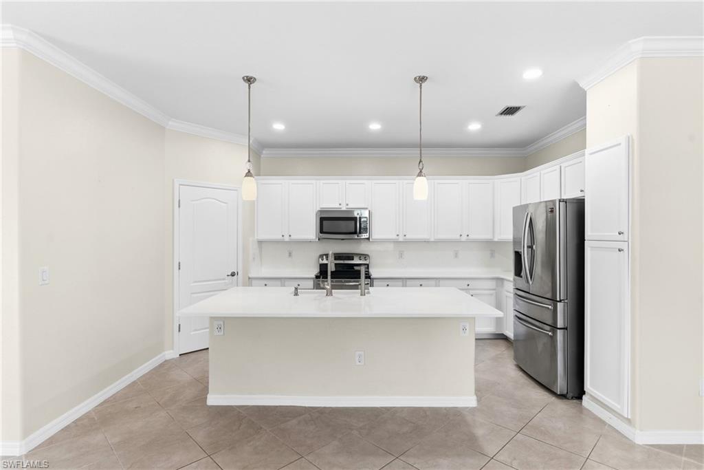 11068 Cherry Laurel Dr E Property Photo 9