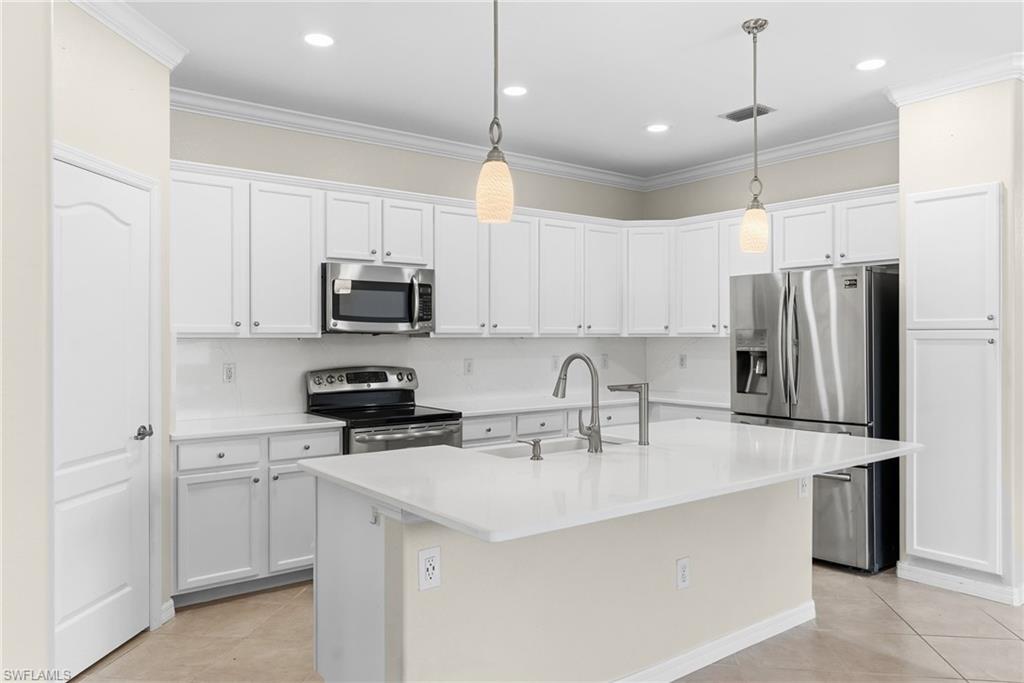 11068 Cherry Laurel Dr E Property Photo 10