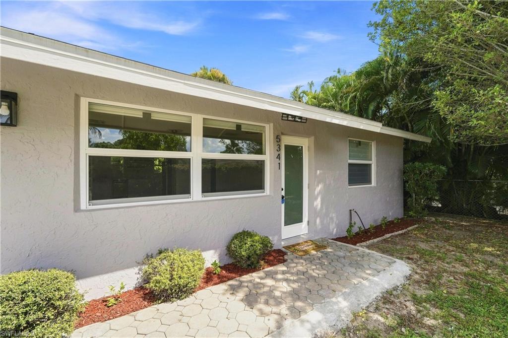 5341 Martin St Property Photo 6