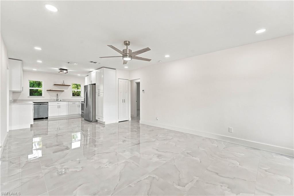 5341 Martin St Property Photo 8