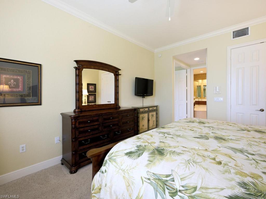 7877 Hawthorne Dr 102 Property Photo 18