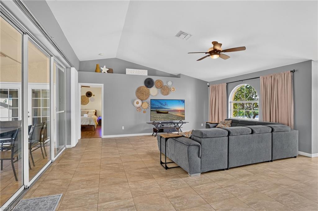 609 23rd Ter Property Photo 4
