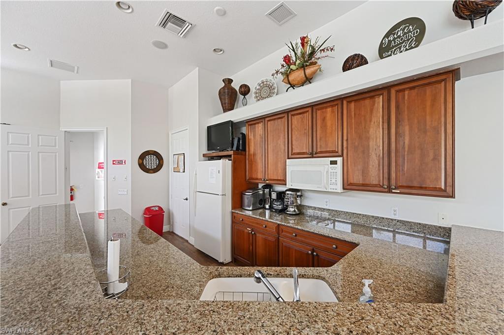 7876 Hawthorne Dr 1201 Property Photo 42