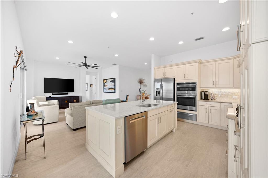 8062 Signature Club Cir 201 Property Photo 17