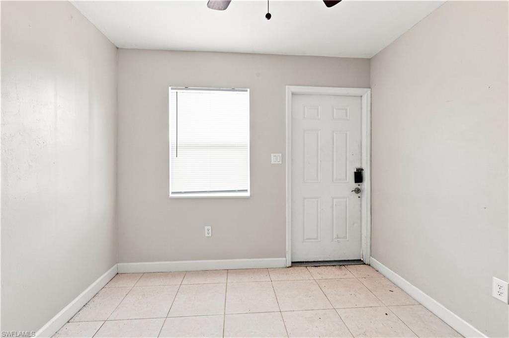 2032-2040 Wright St Property Photo 8