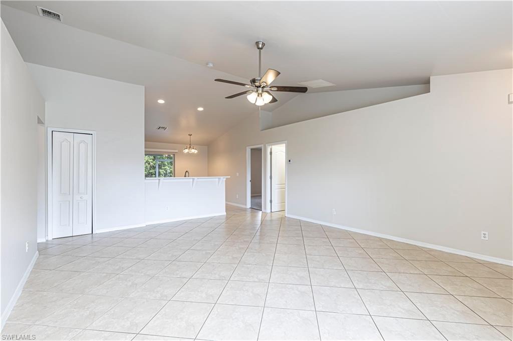 725 Kari Cir Property Photo 3
