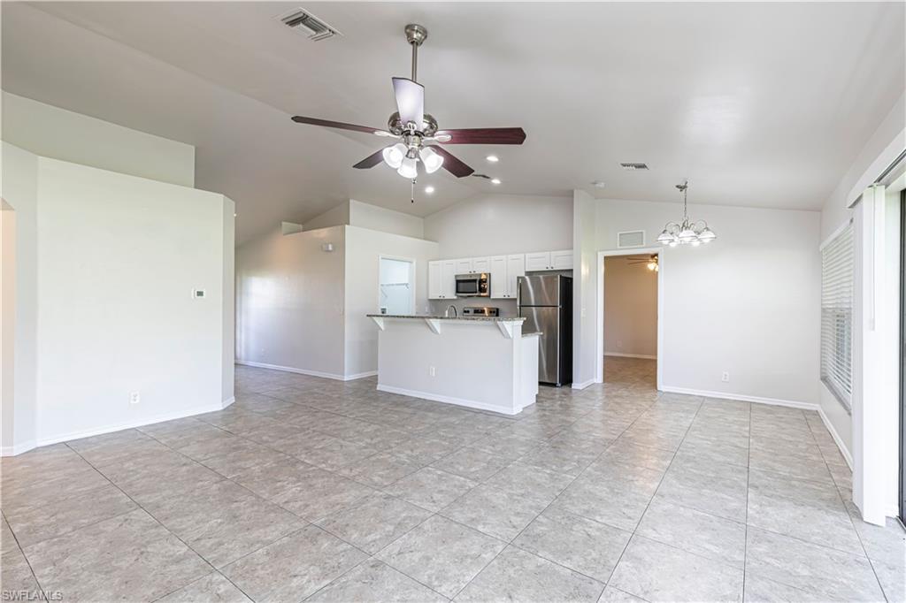 1506 7th Pl Property Photo 4