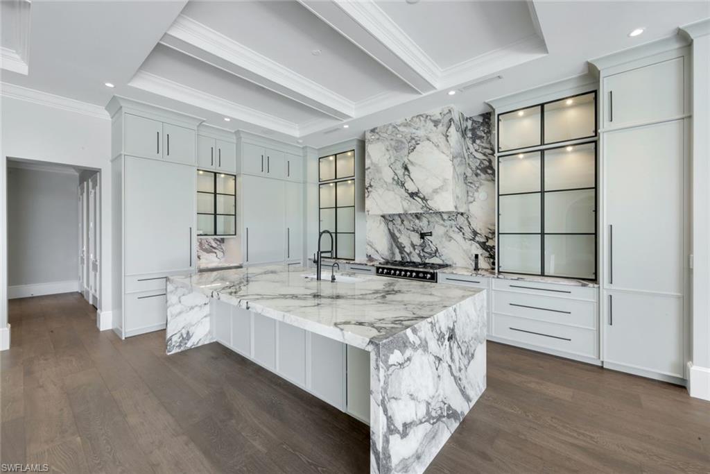 1690 Chesapeake Ave Property Photo 5