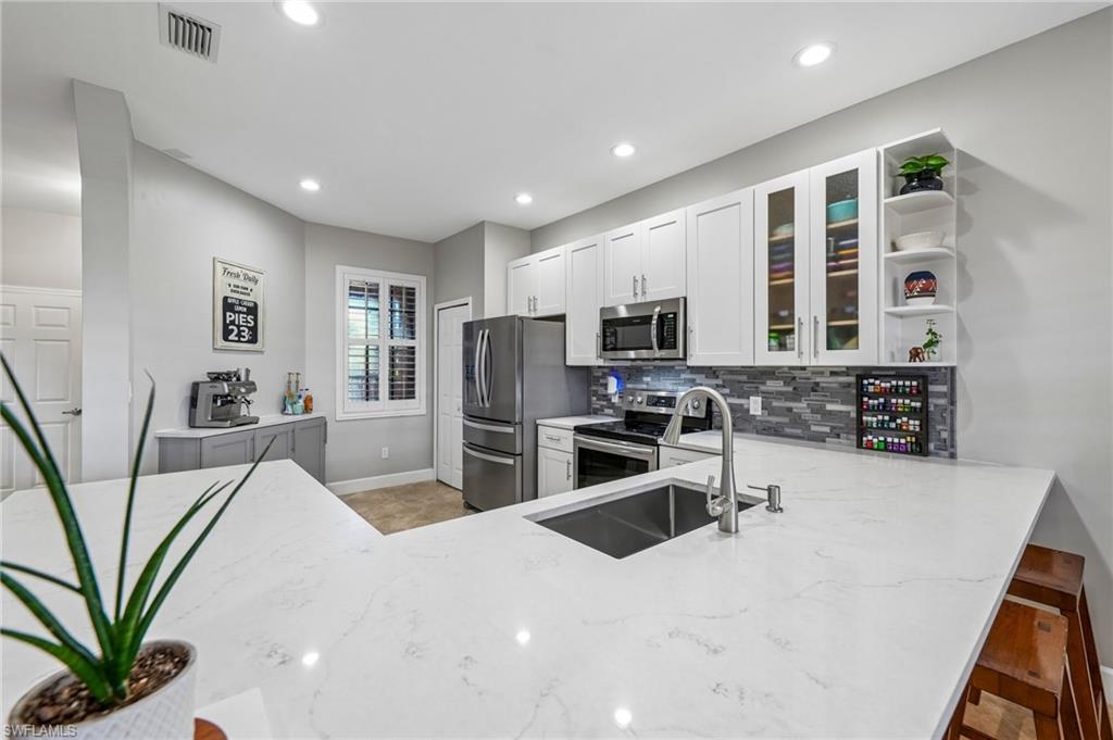 14966 Summit Place Cir Property Photo 3