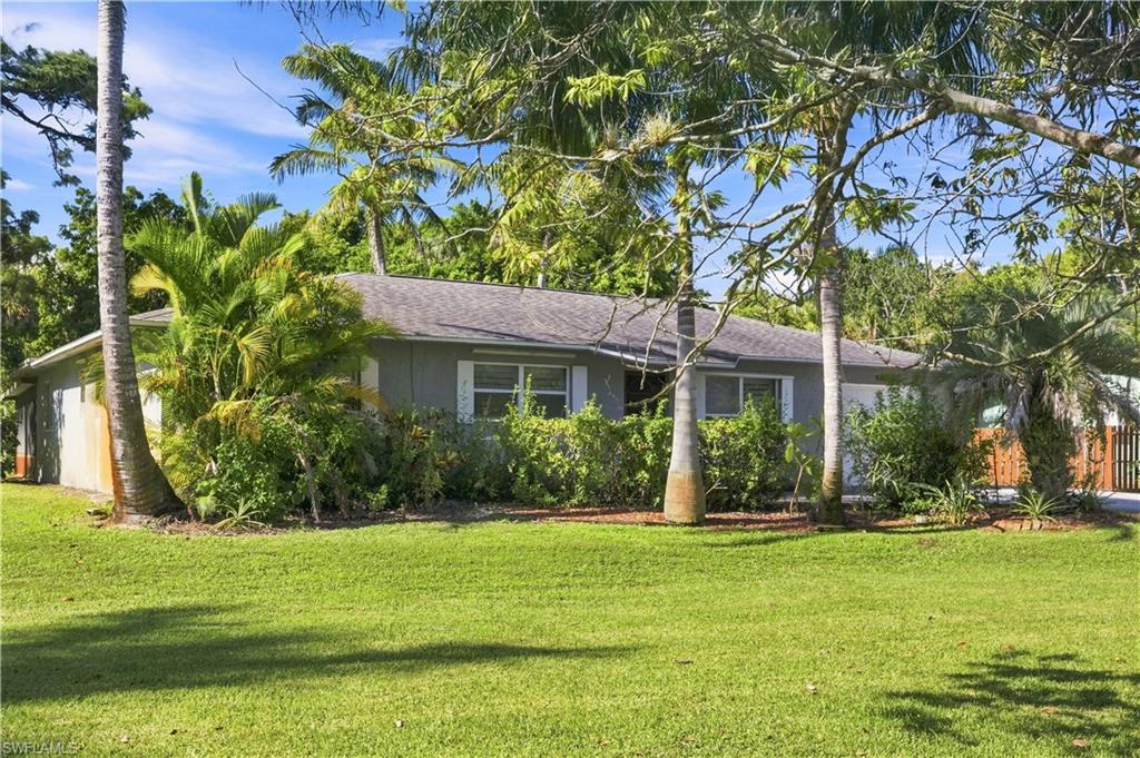 5290 Cypress Ln Property Photo 2