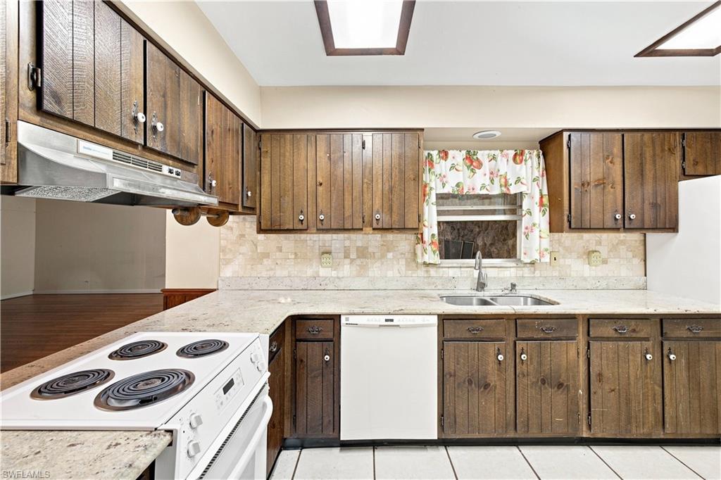 5290 Cypress Ln Property Photo 8