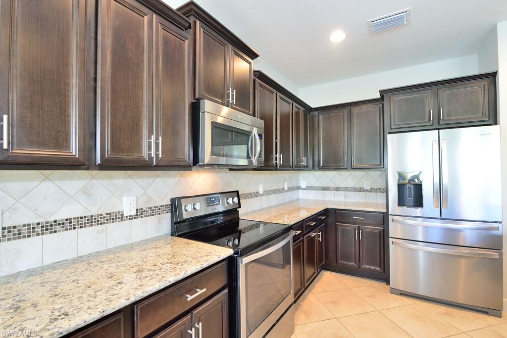 10271 Glastonbury Cir 102 Property Photo 10