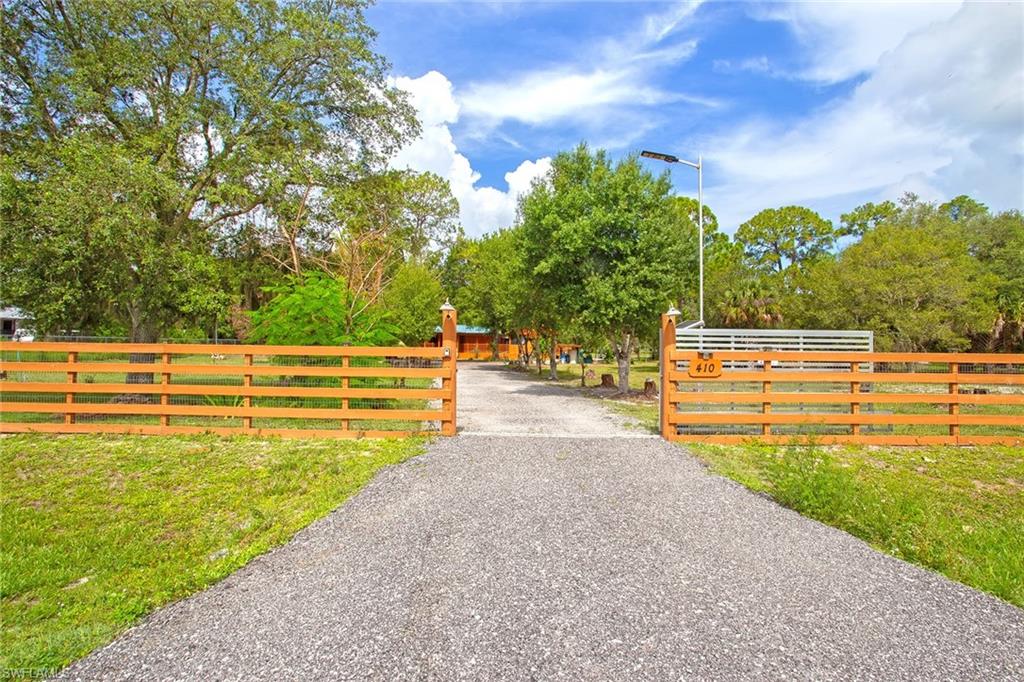 410 Cabbage Palm St Property Photo 4