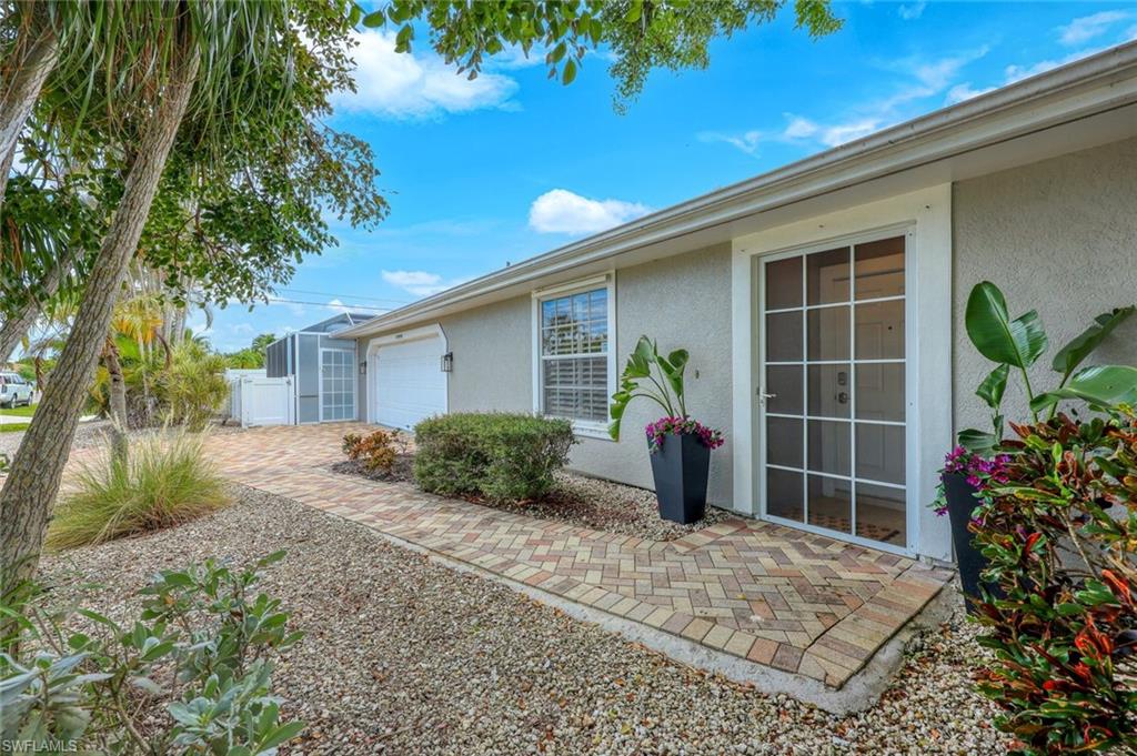601 97th Ave N Property Photo 3