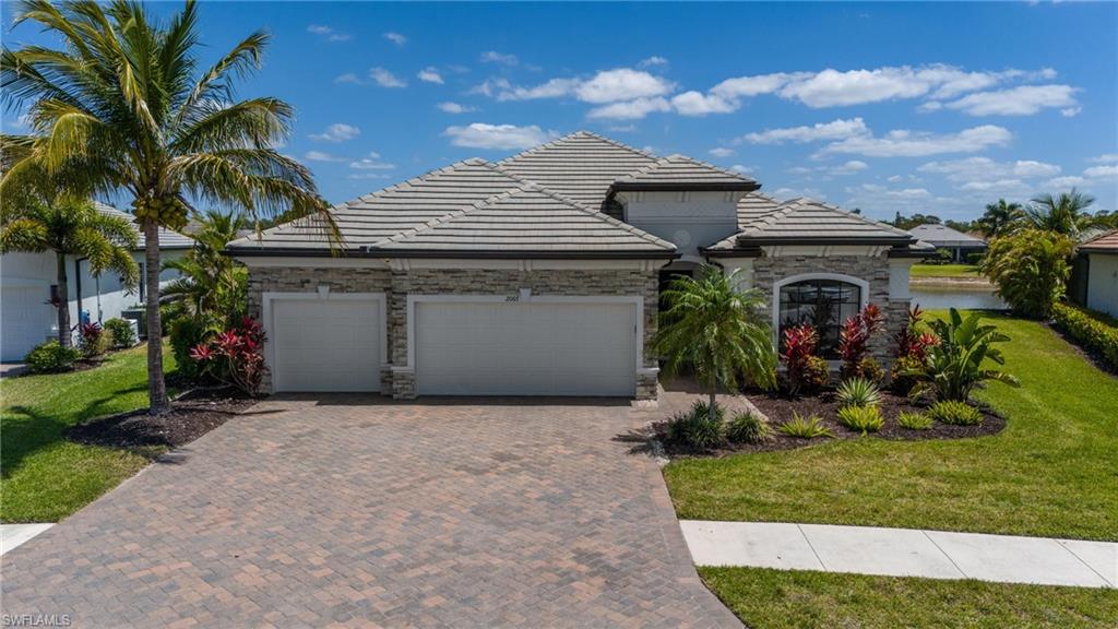 2067 Antigua Ln Property Photo 2