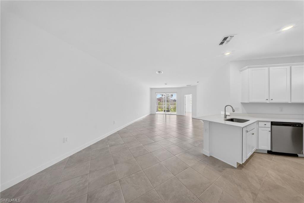 20559 Hazelnut Ct S Property Photo 4