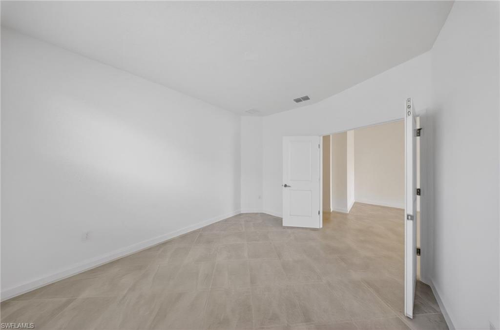 20559 Hazelnut Ct S Property Photo 9