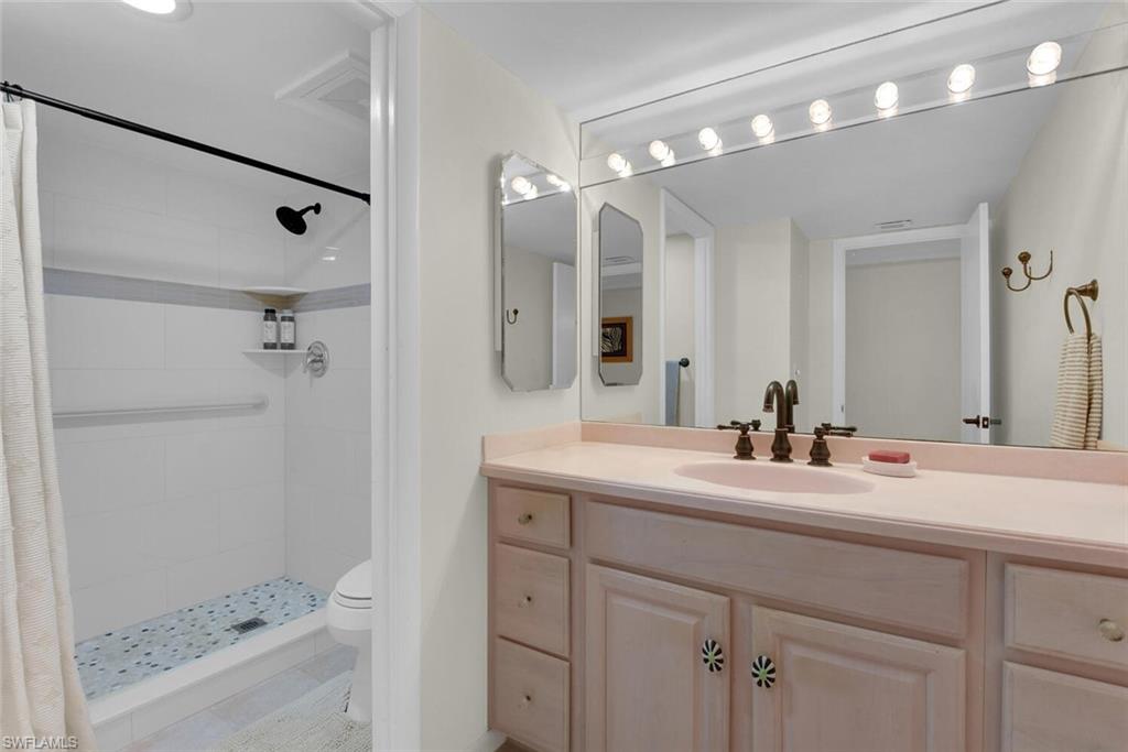 222 Harbour Dr 403 Property Photo 23