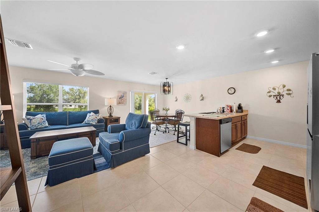 544 Woodview Dr Property Photo 4
