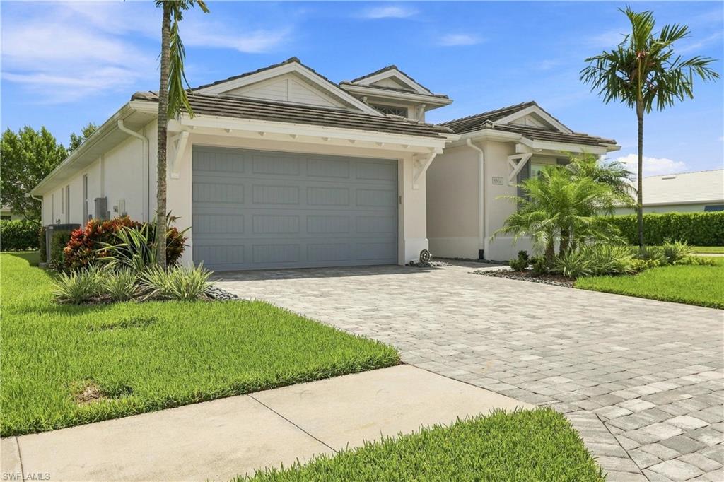 8950 Mustique Ln Property Photo 3