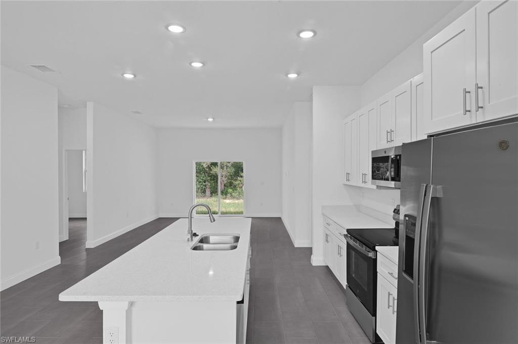 205 Australian Dr Property Photo 3