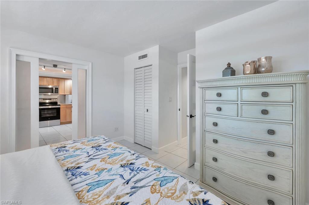 12945 Vanderbilt Dr 304 Property Photo 30