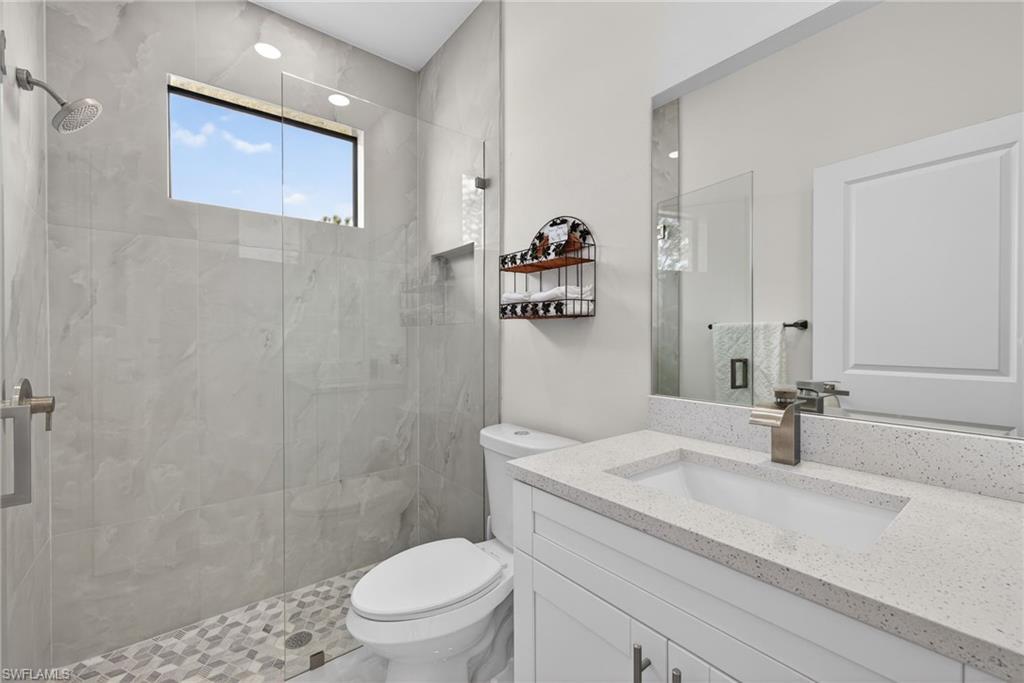1146 Ecrue St E Property Photo 11