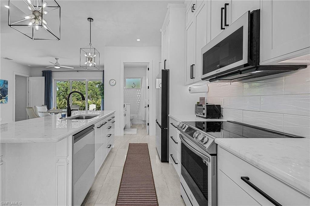 2499 Pine St Property Photo 4
